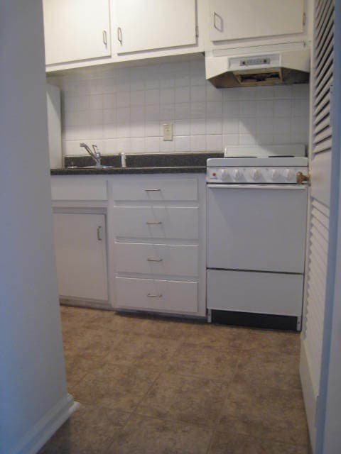 Lexington Apartment: 1356 Royalty Court