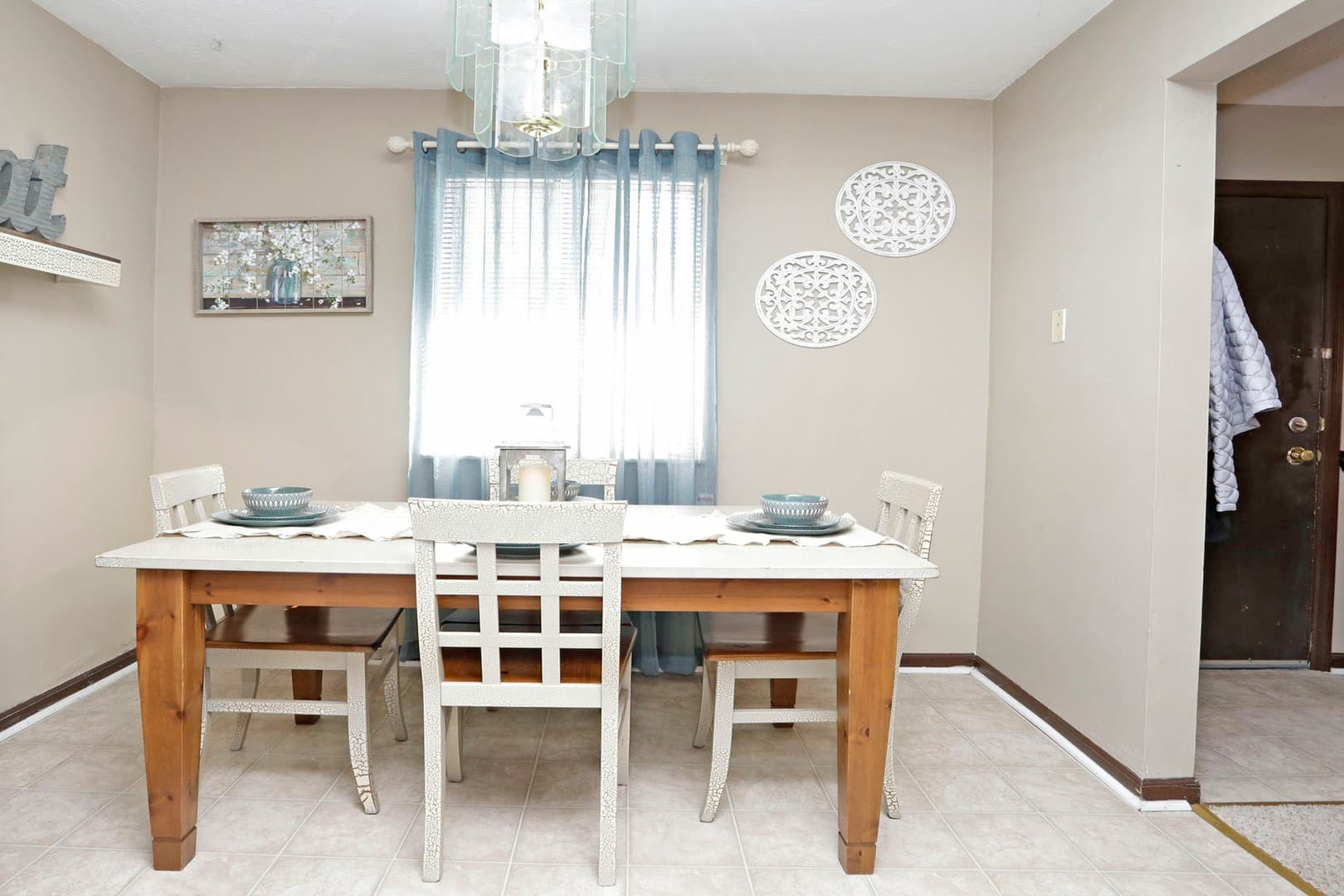 Lexington Apartment: 135 Transcript Avenue
