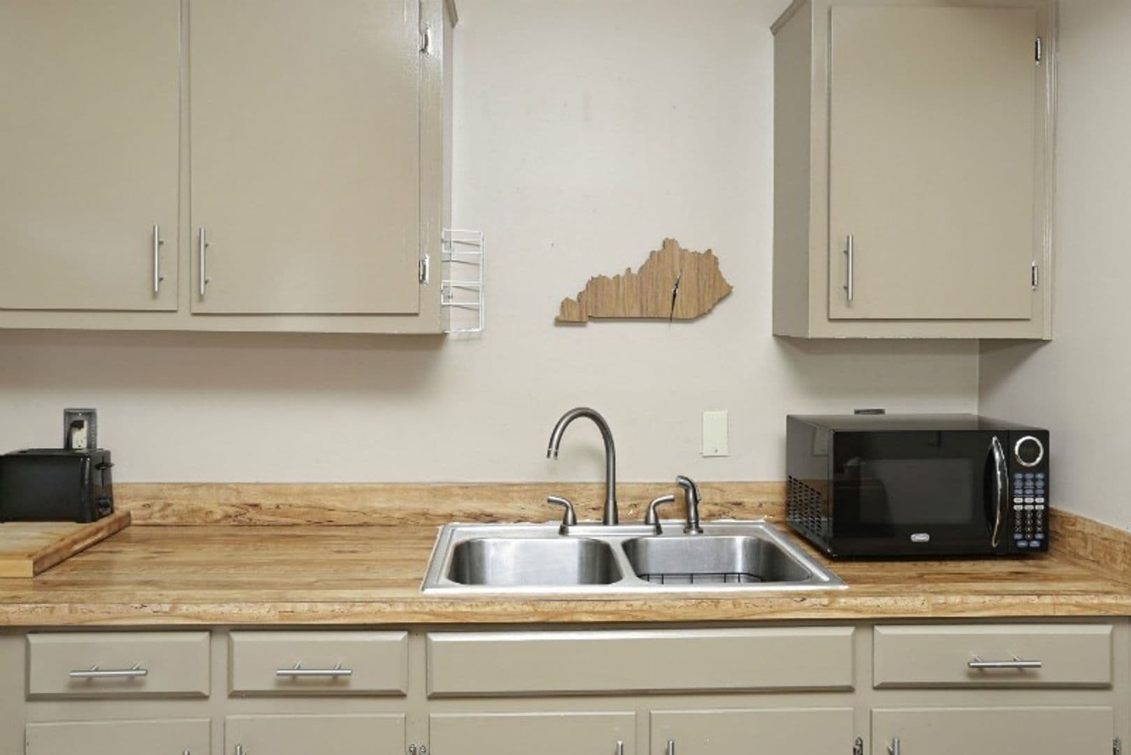 Lexington Apartment: 135 Transcript Avenue