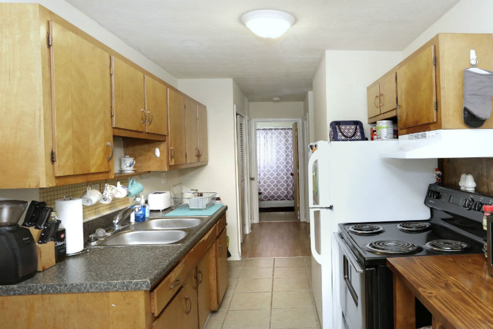 Lexington Apartment: 1341 Royalty Court