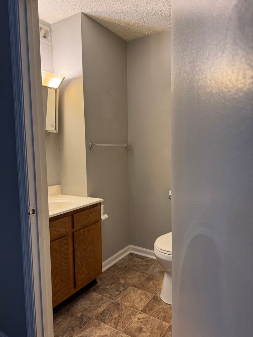 Winchester Apartment: 183 & 185 Westside Drive