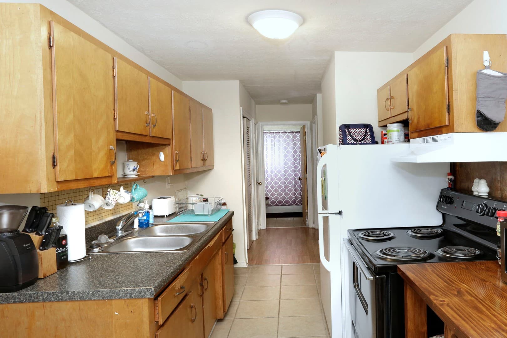 Lexington Apartment: 1348 Royalty Court