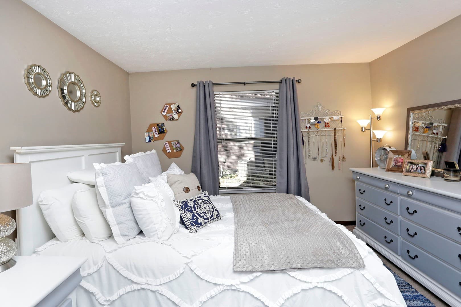 Lexington Apartment: 135 Transcript Avenue