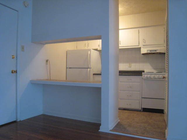 Lexington Apartment: 1356 Royalty Court
