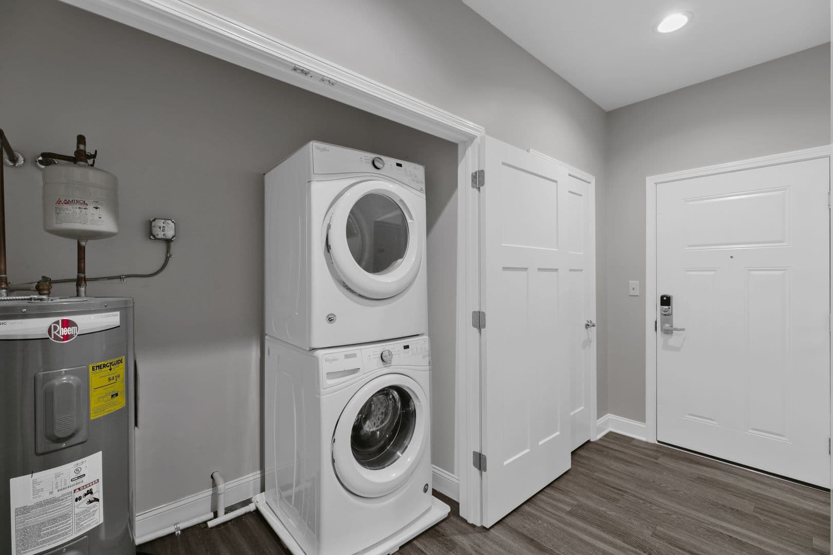 Albany Apartment: 85 Dana Ave