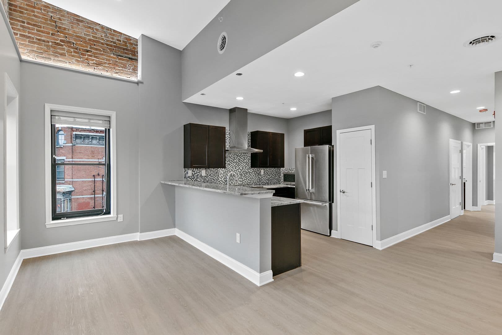 Albany Apartment: 560 Madison Avenue