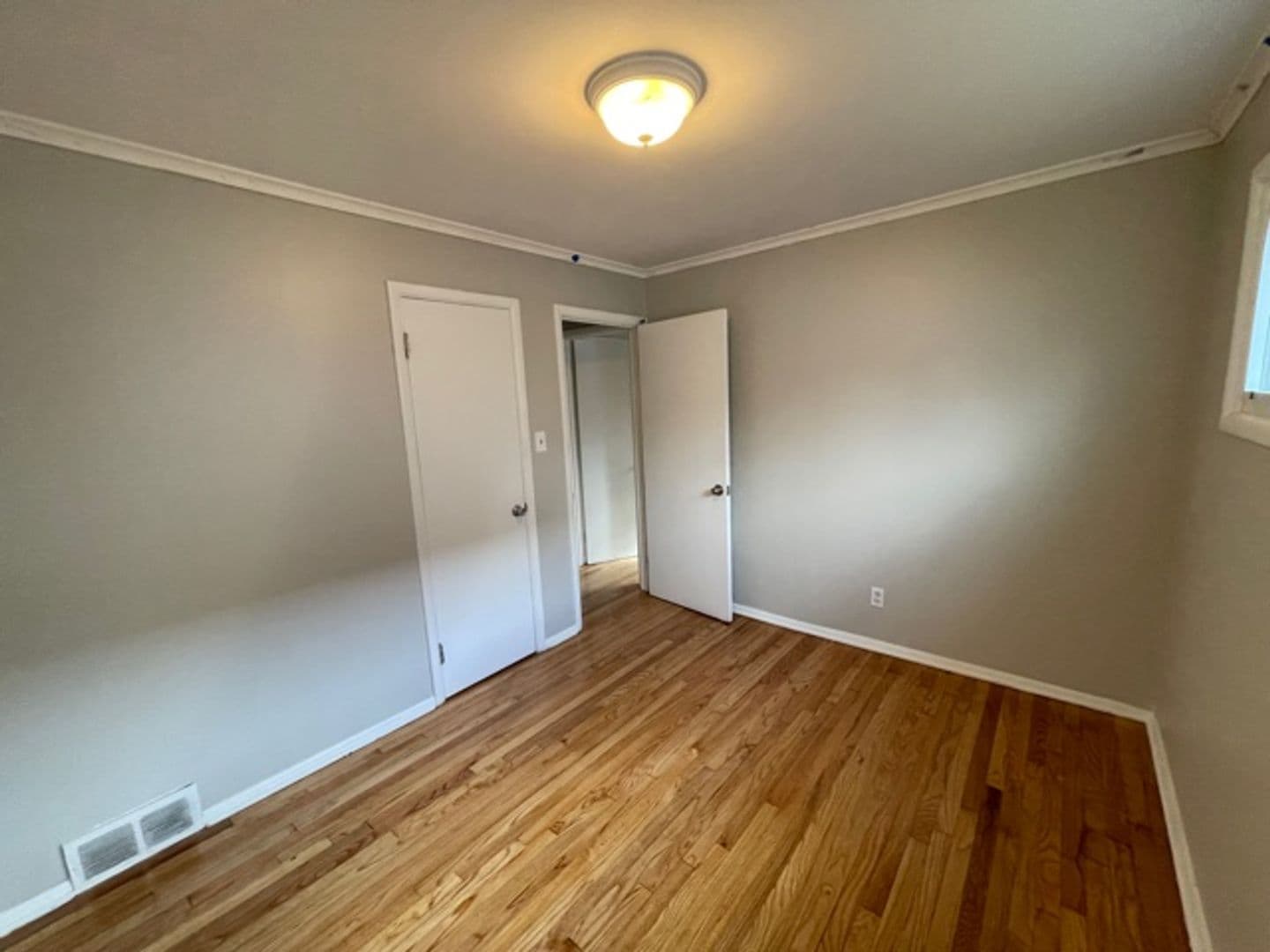 Albany House: 75 Eileen Street