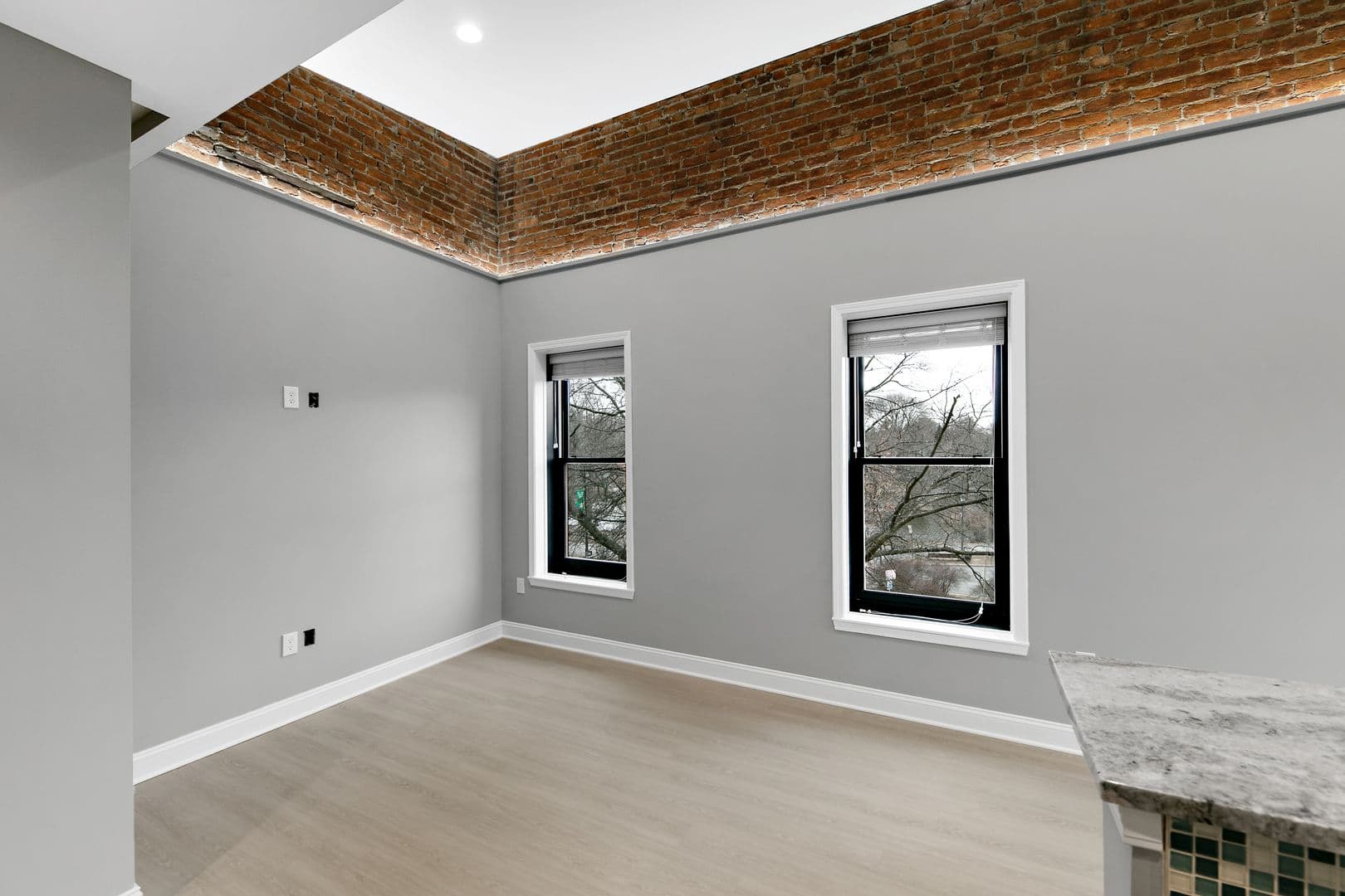 Albany Apartment: 560 Madison Avenue