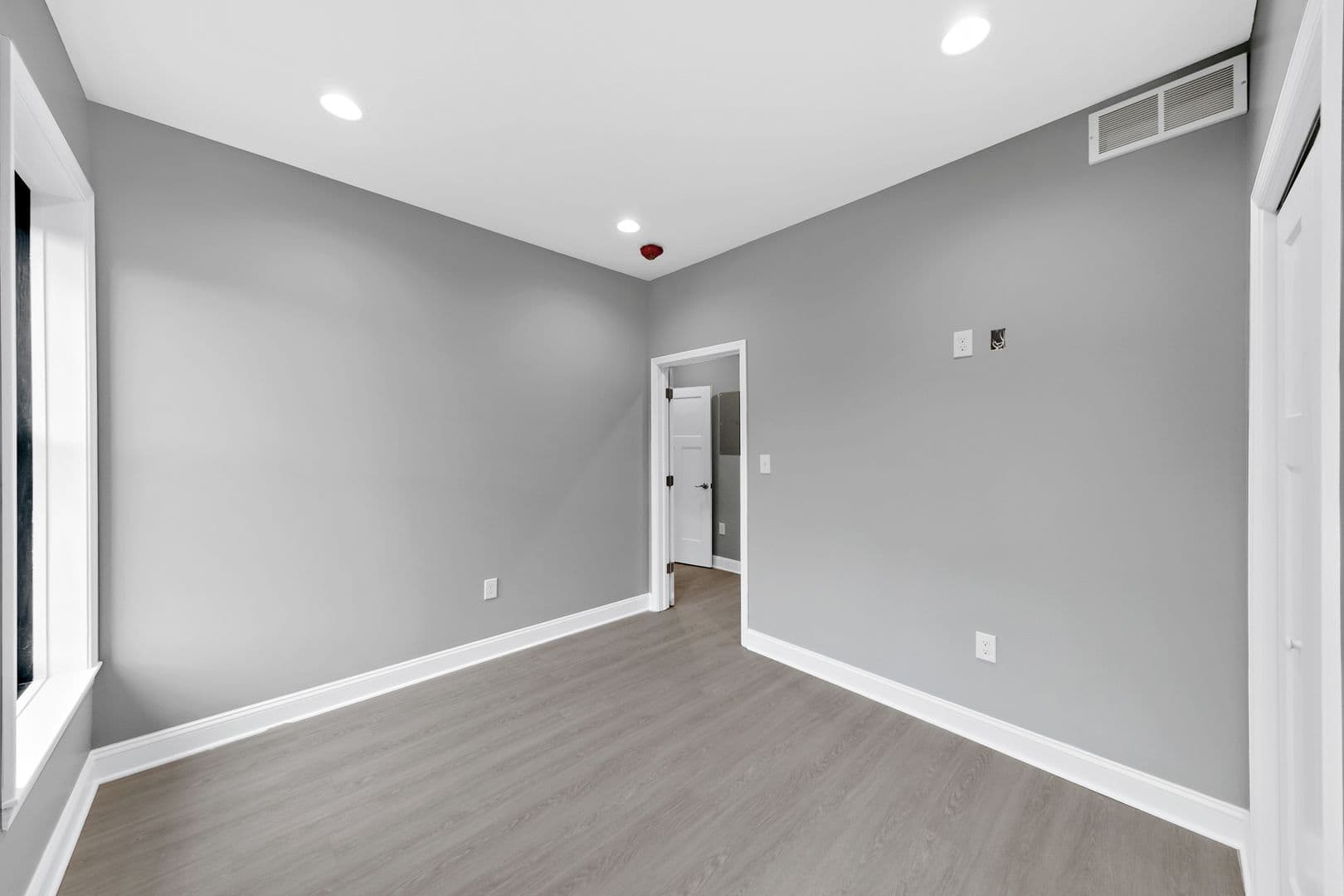 Albany Apartment: 560 Madison Avenue