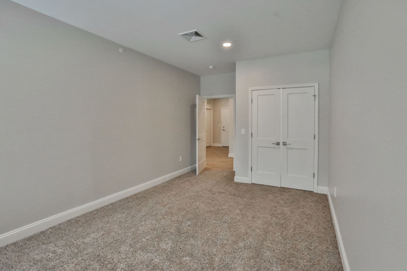 Albany Apartment: 36 Hackett Blvd
