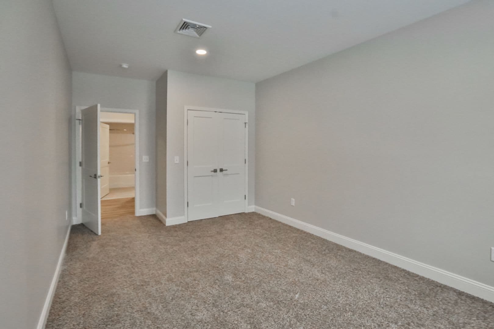 Albany Apartment: 36 Hackett Blvd