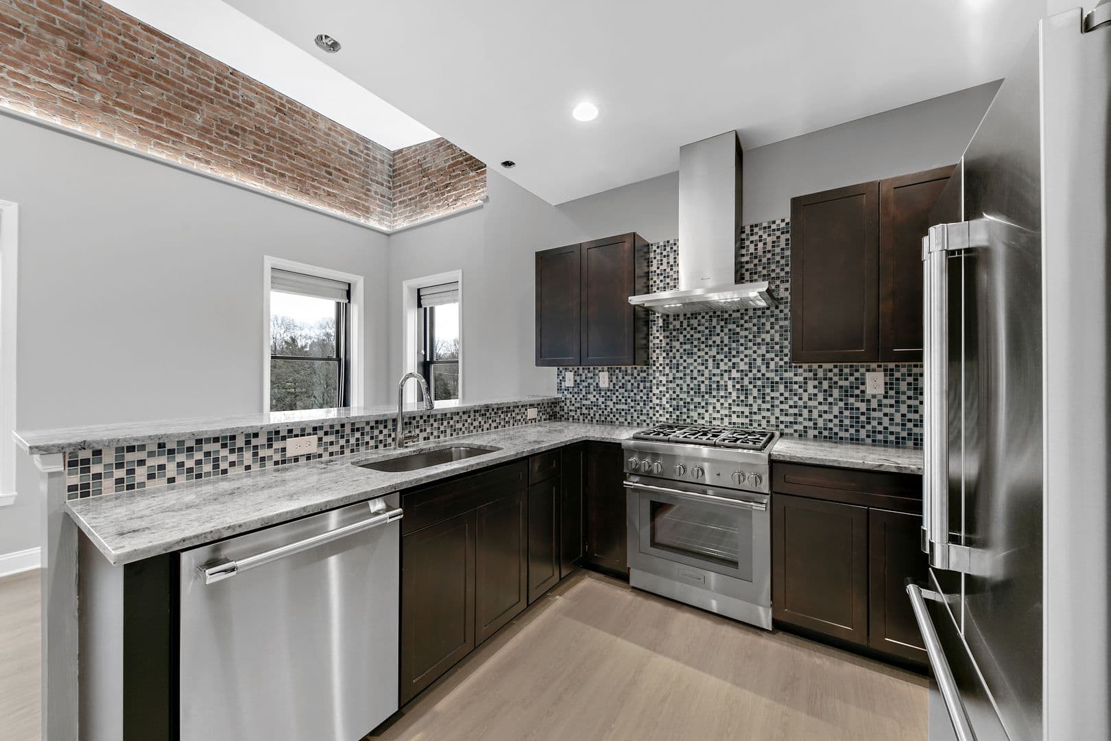 Albany Apartment: 560 Madison Avenue