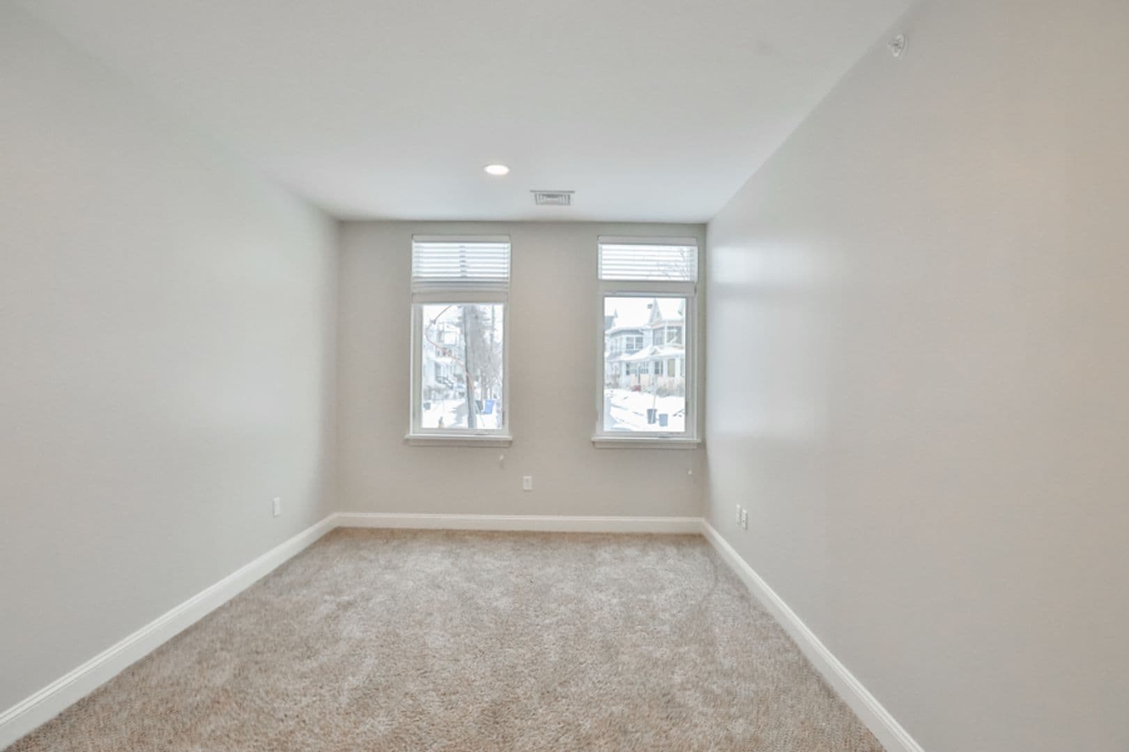 Albany Apartment: 36 Hackett Blvd