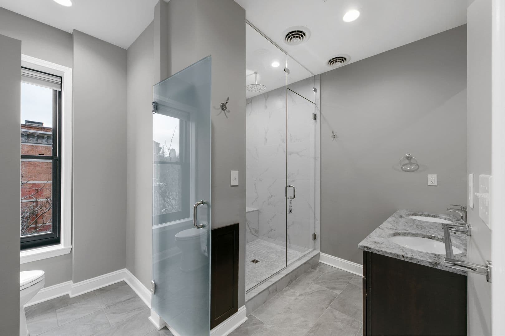 Albany Apartment: 560 Madison Avenue