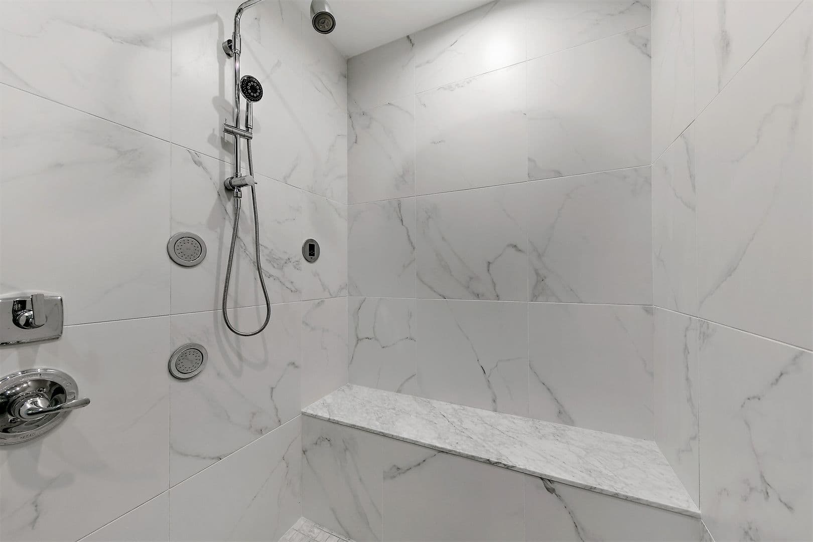 Albany Apartment: 560 Madison Avenue