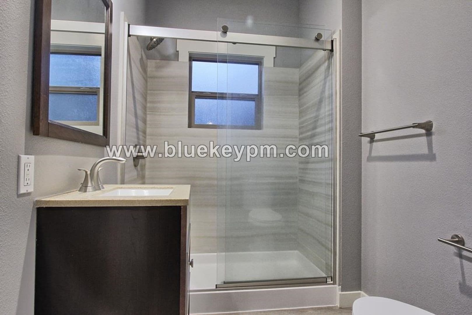 Portland Apartment: 2422 NE Glisan Street