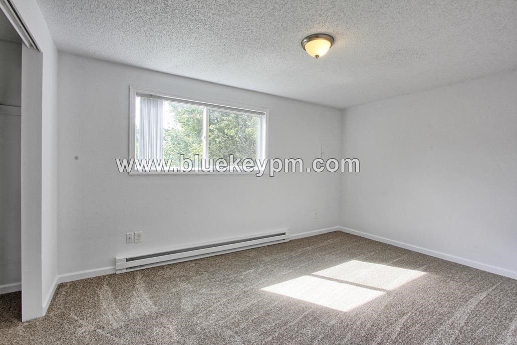 Vancouver Apartment: 4119 NE Saint Johns Road