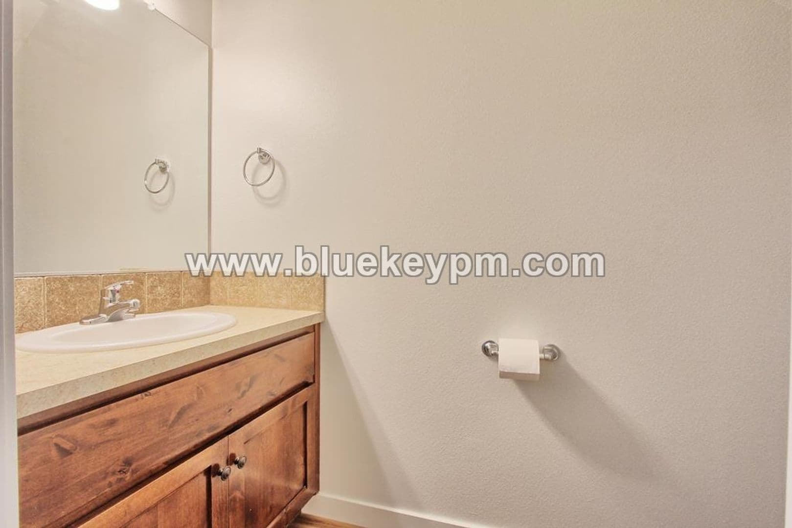 Ridgefield House: 121 N. 42nd Place