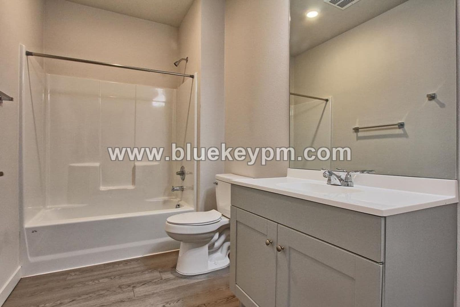 Portland Apartment: 1515 N. Simpson Street