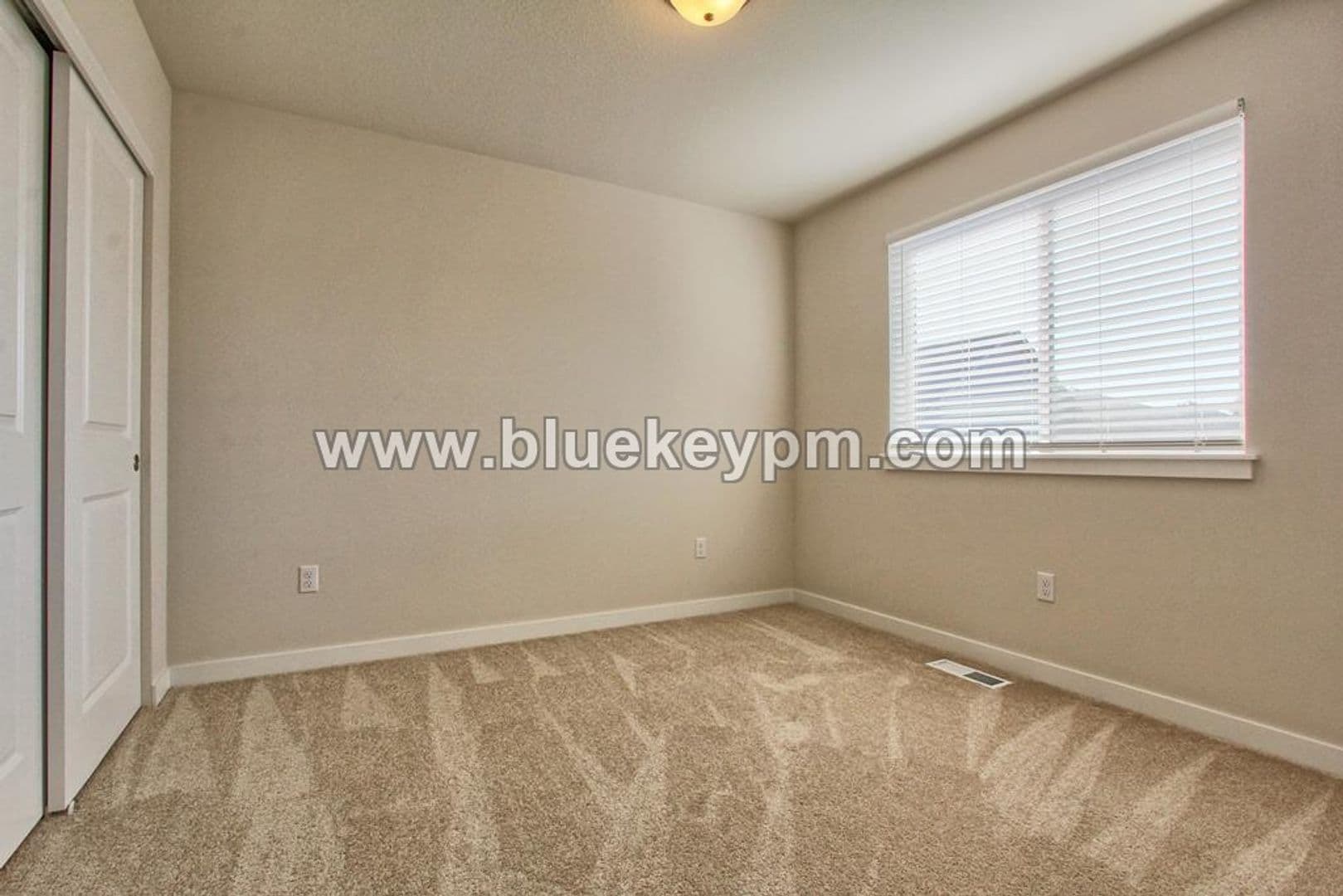 Ridgefield House: 213 S. 88th Drive