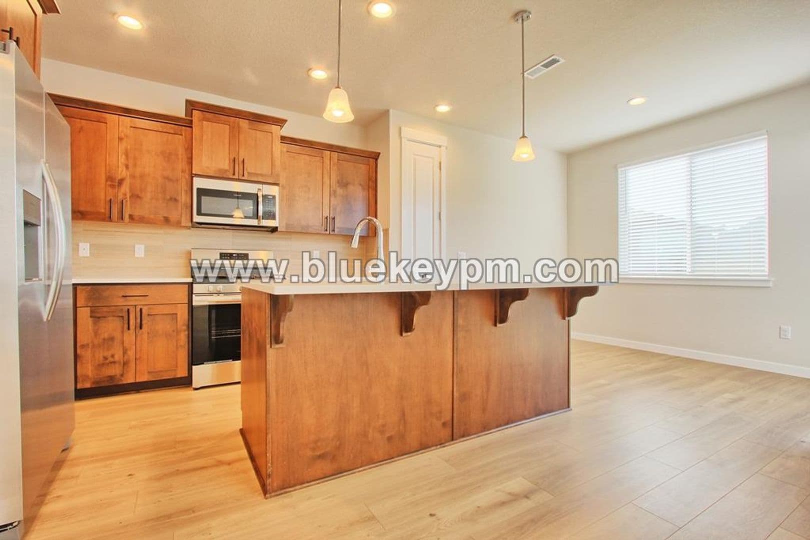 Ridgefield House: 213 S. 88th Drive