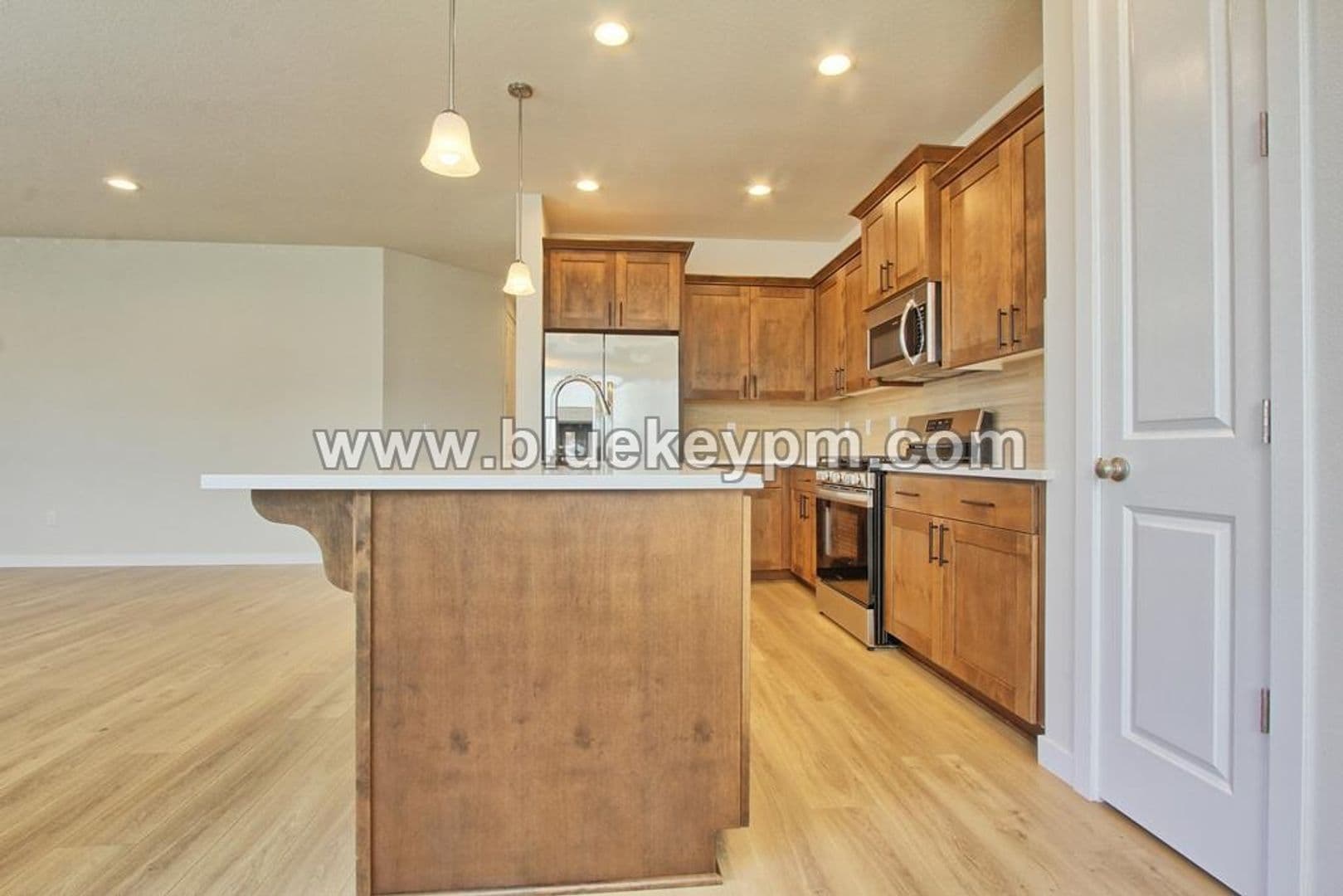 Ridgefield House: 213 S. 88th Drive