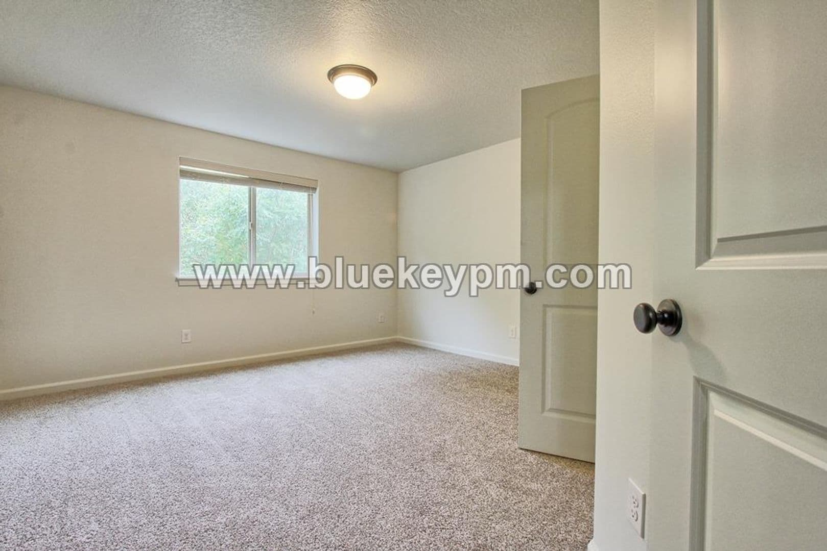 Ridgefield House: 121 N. 42nd Place