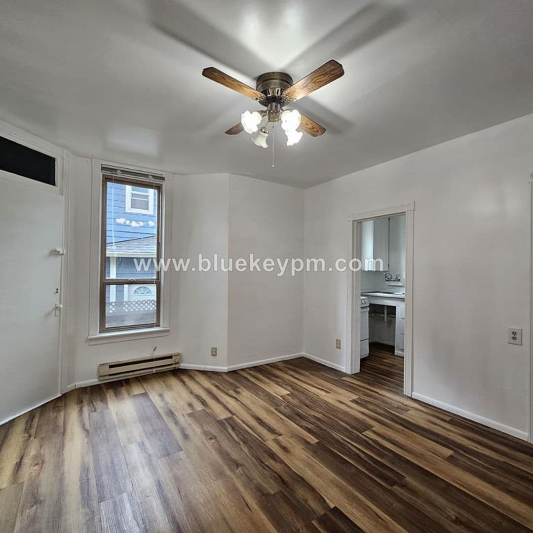 Portland Apartment: 1935 SE Washington Street