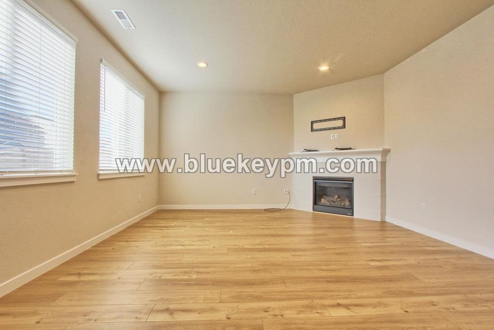 Ridgefield House: 213 S. 88th Drive