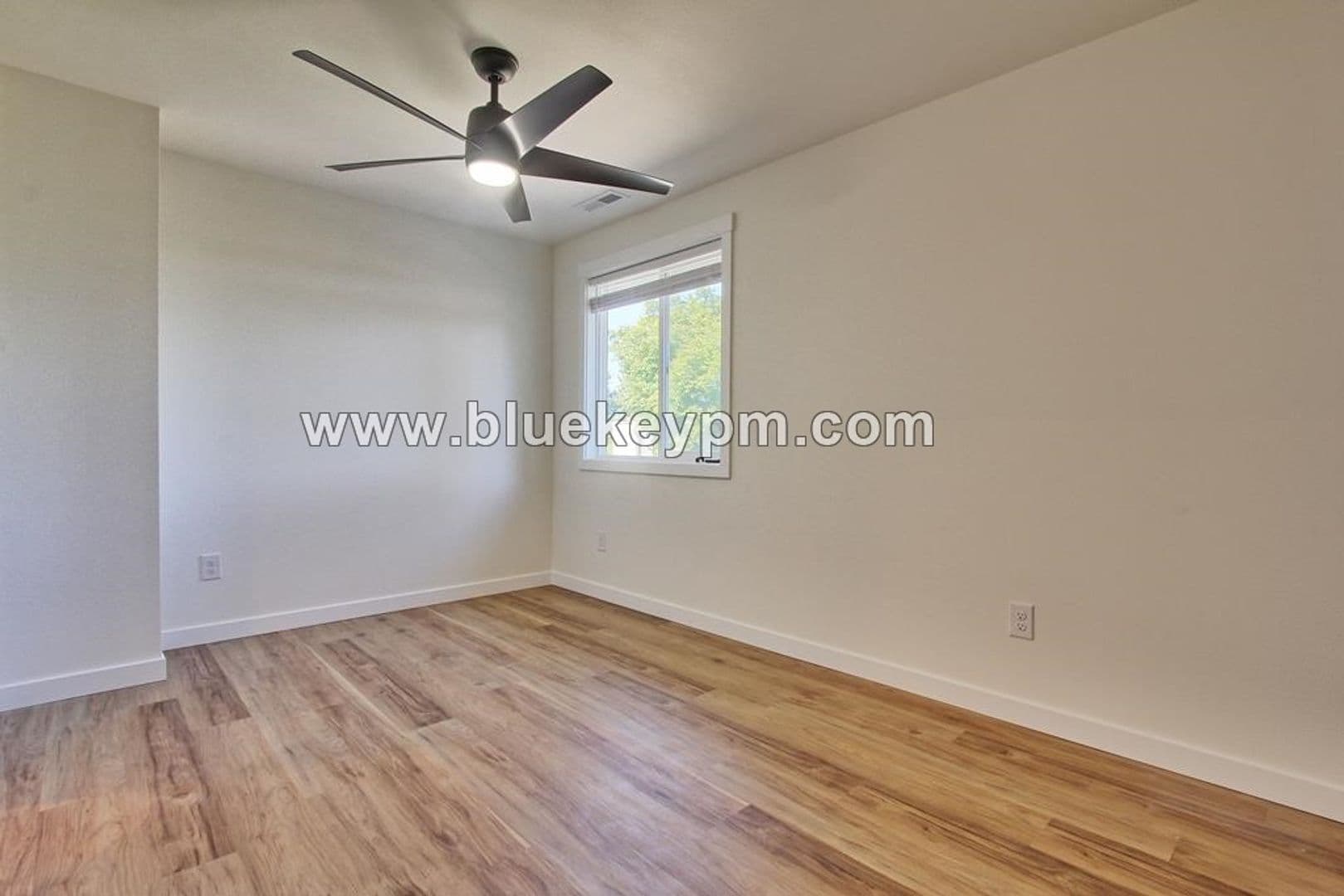 Vancouver House: 707 NE 160th Avenue