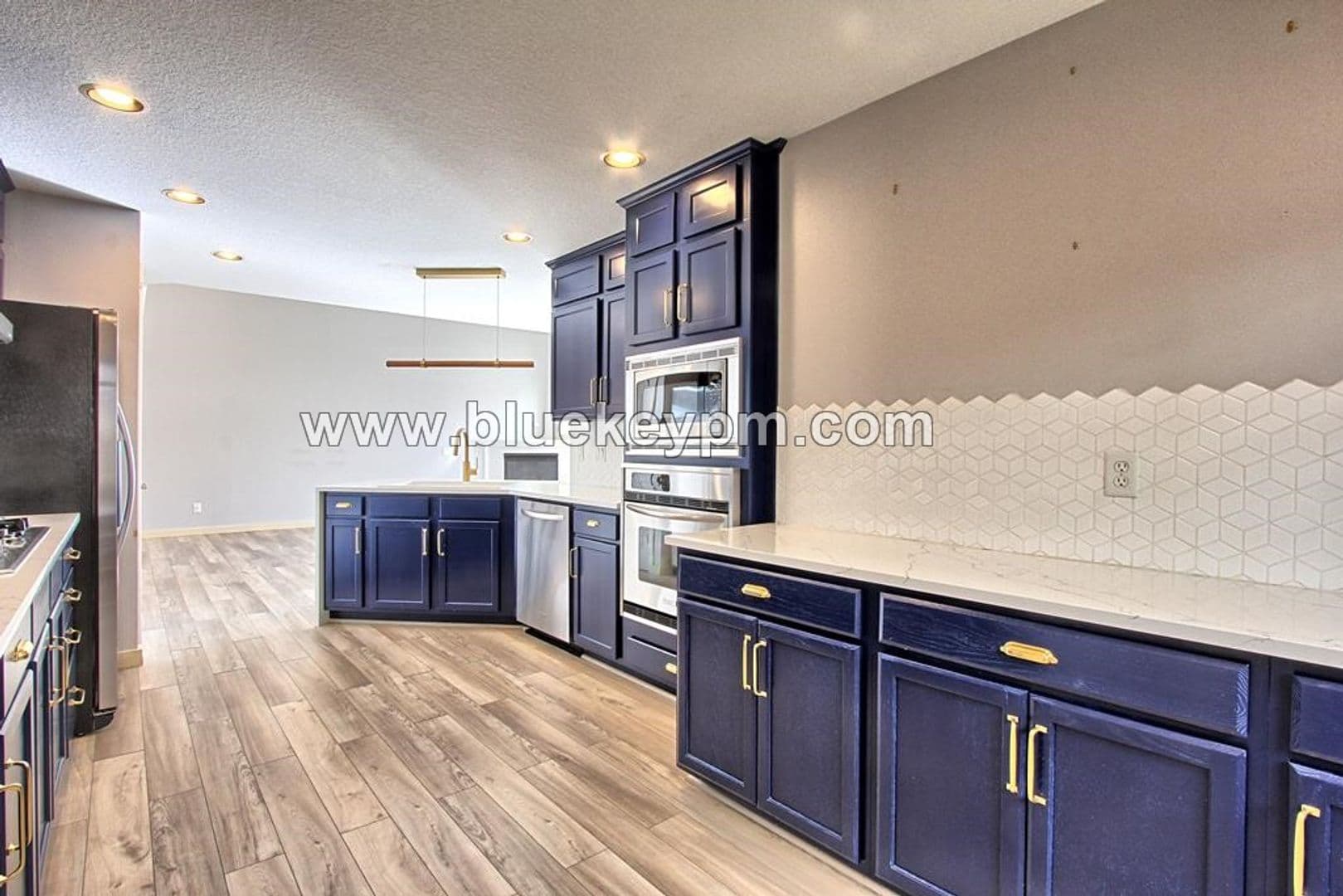 Portland House: 561 NW Lamonde Terrace