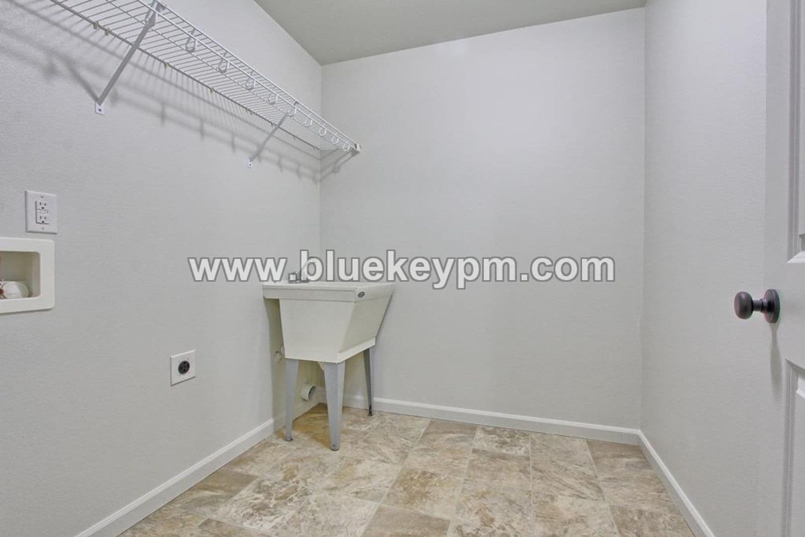 Ridgefield House: 121 N. 42nd Place