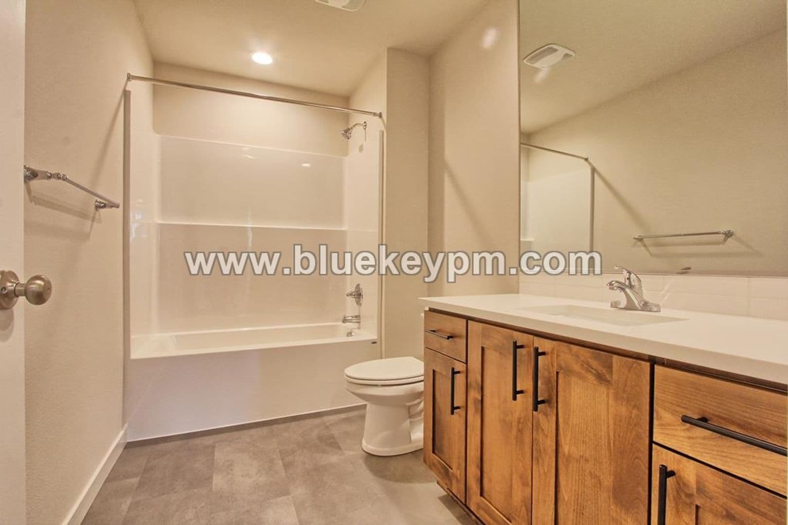 Ridgefield House: 213 S. 88th Drive