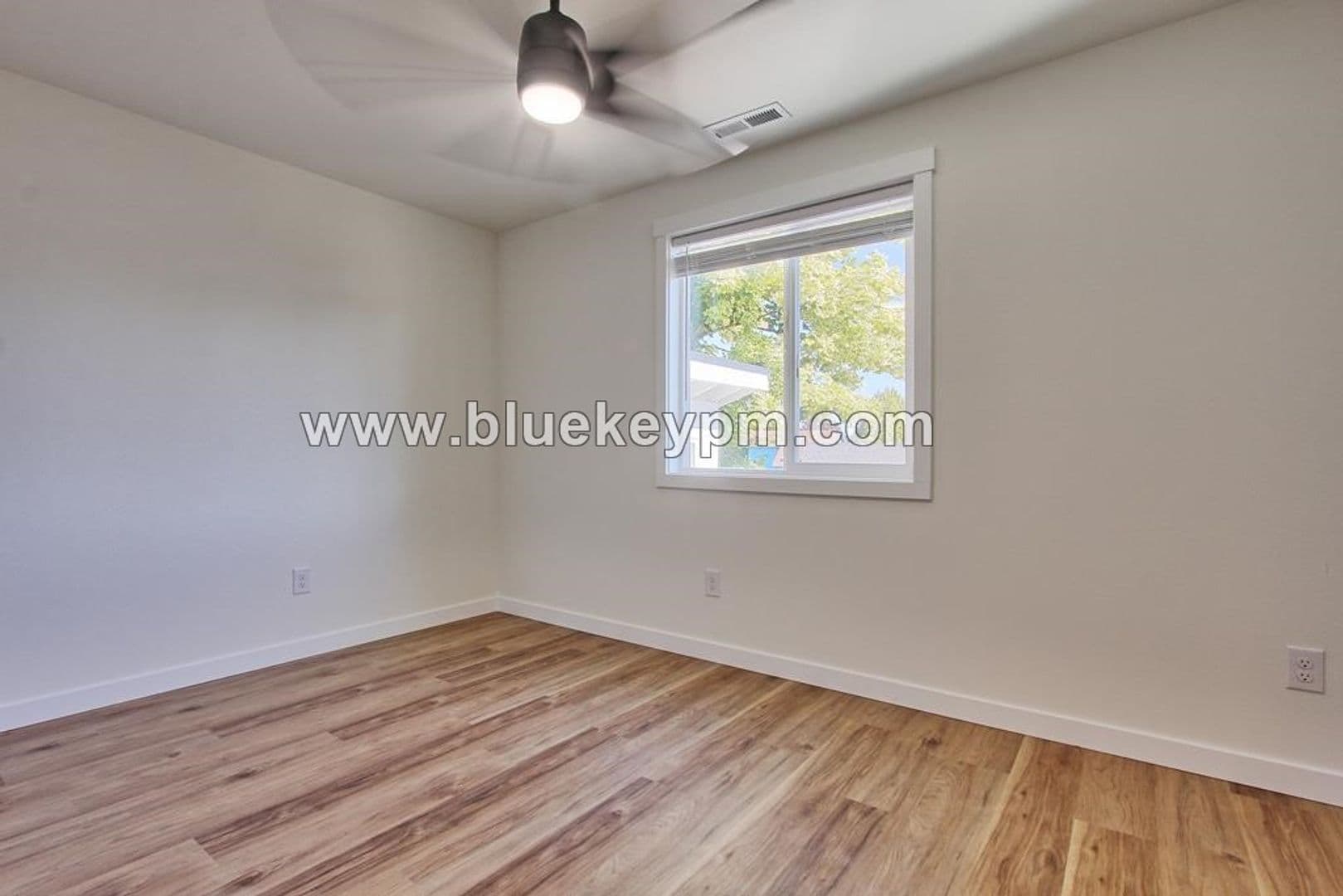 Vancouver House: 707 NE 160th Avenue