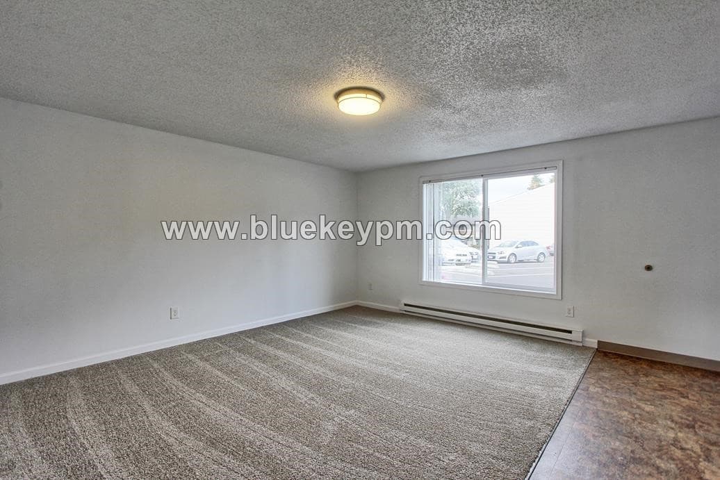 Vancouver Apartment: 4119 NE Saint Johns Road