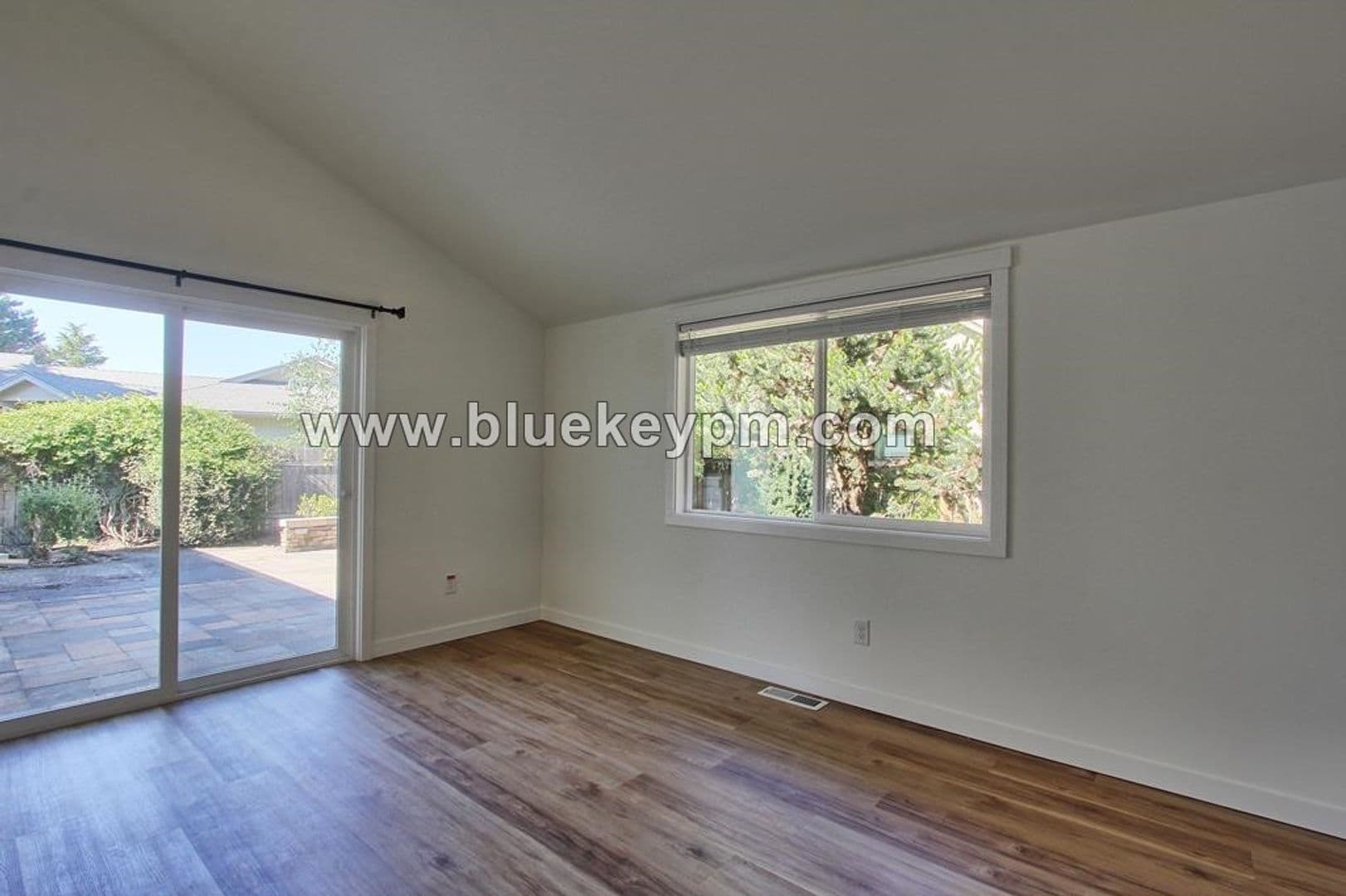 Vancouver House: 707 NE 160th Avenue