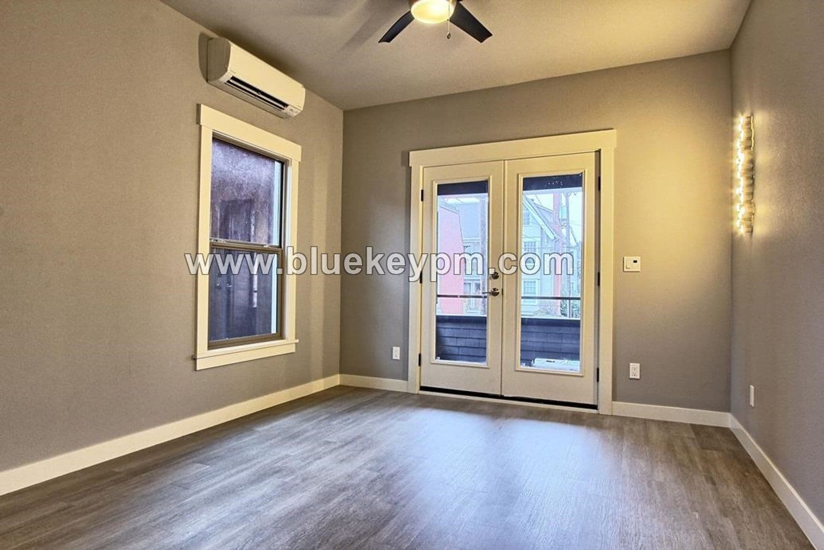 Portland Apartment: 2422 NE Glisan Street