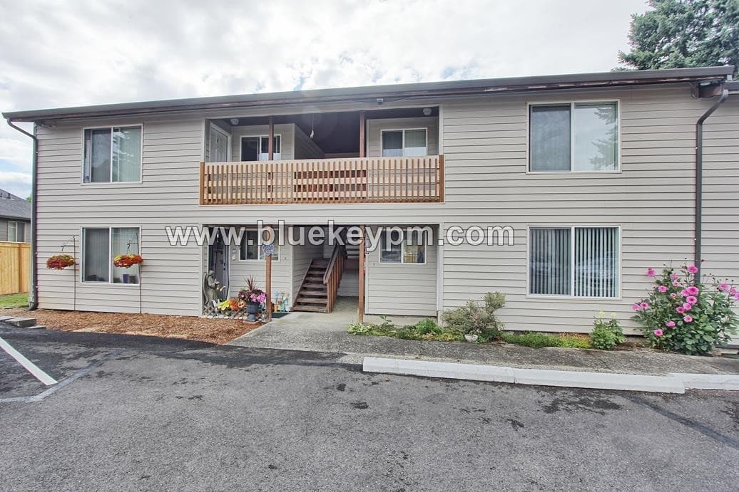 Vancouver Apartment: 4119 NE Saint Johns Road