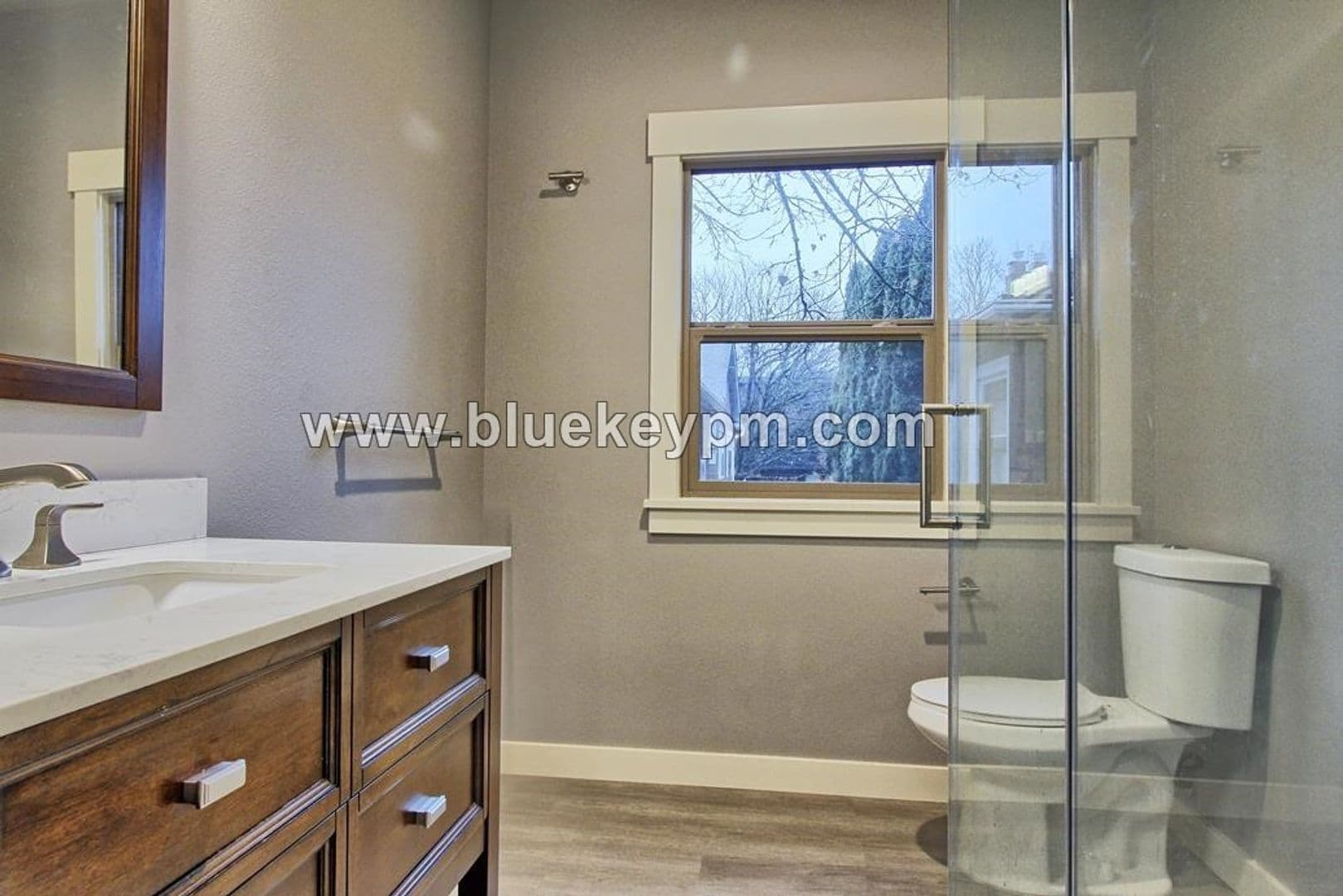 Portland Apartment: 2422 NE Glisan Street