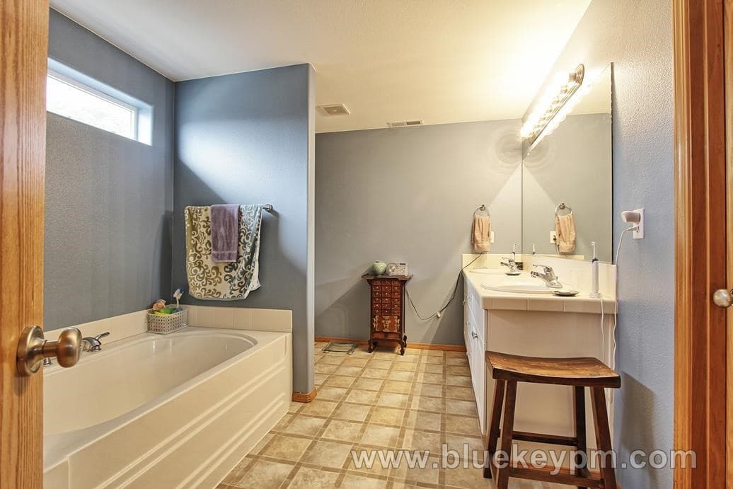 Vancouver House: 4018 NE 91st Street