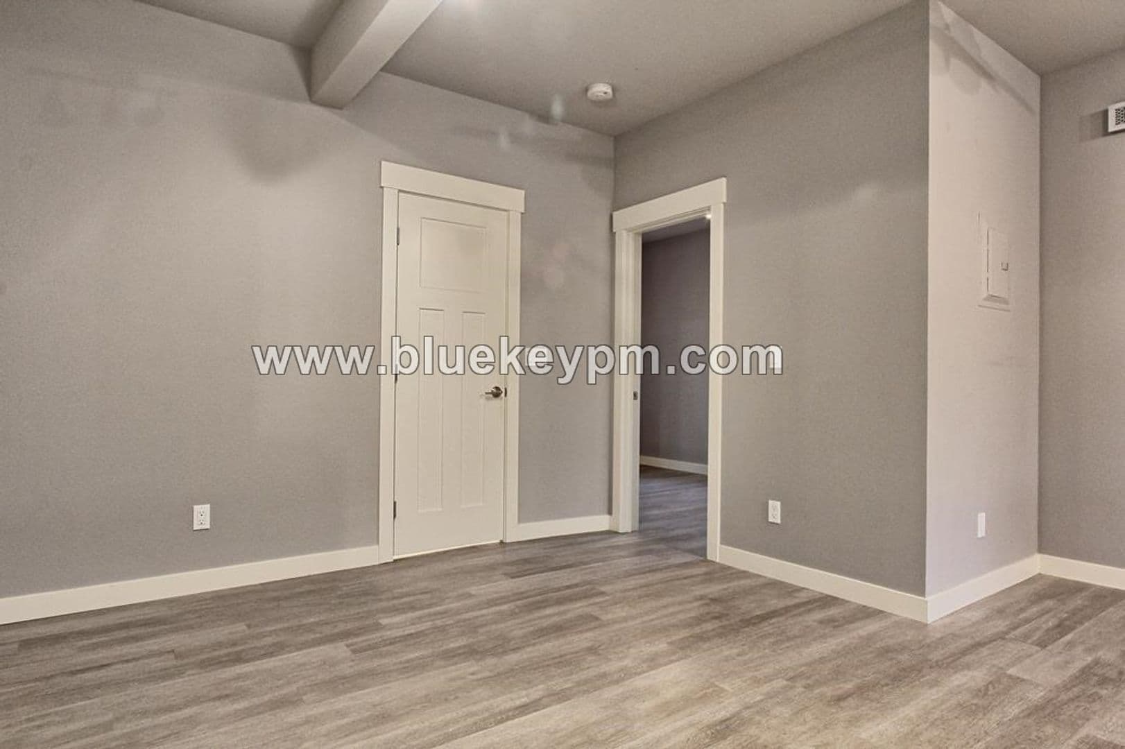 Portland Apartment: 2422 NE Glisan Street