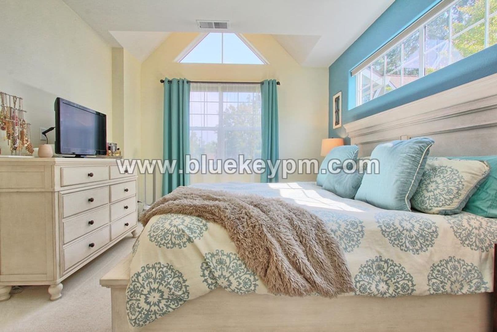 Beaverton House: 12207 SW Meader Way