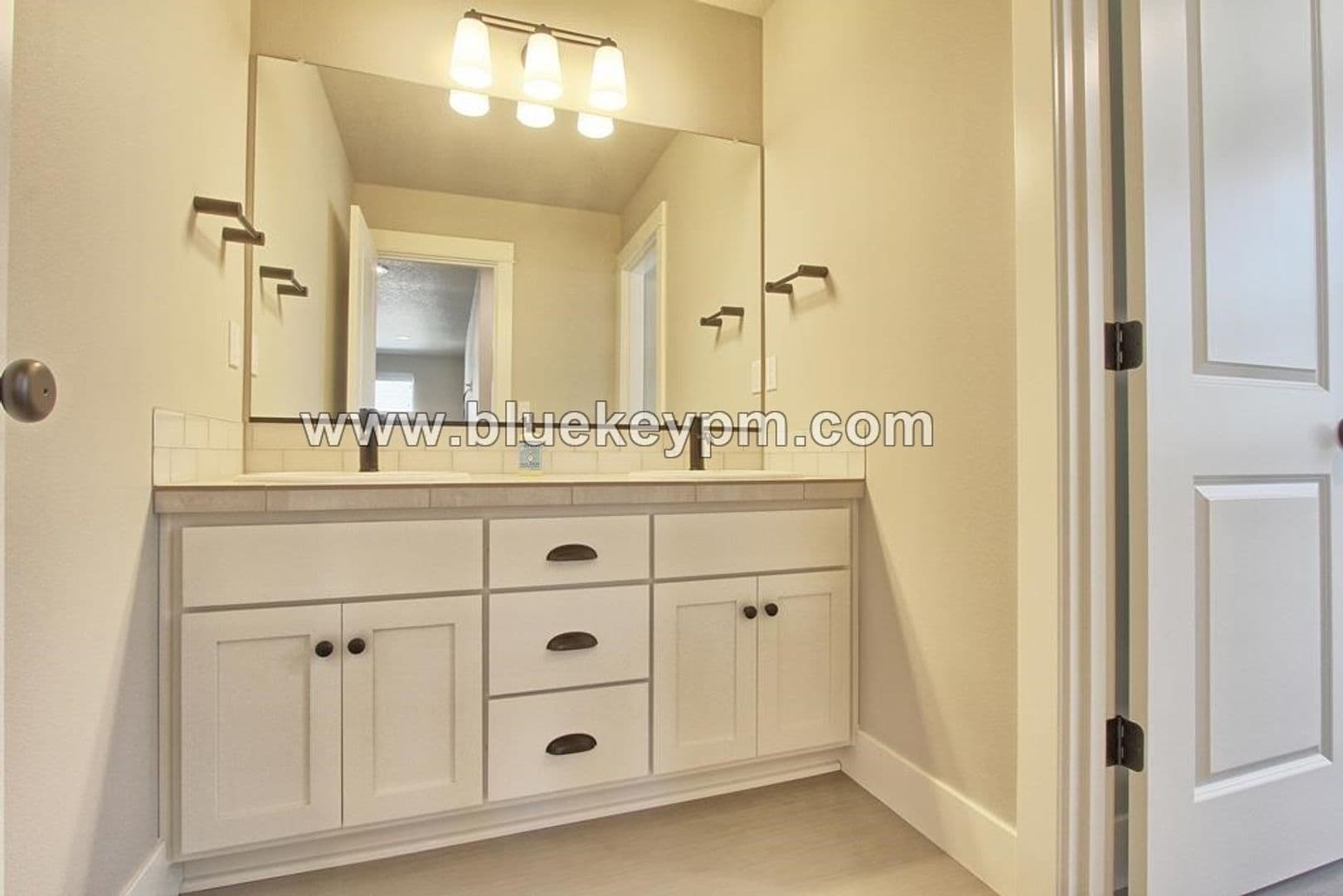 Vancouver House: 6904 NE 72nd Way