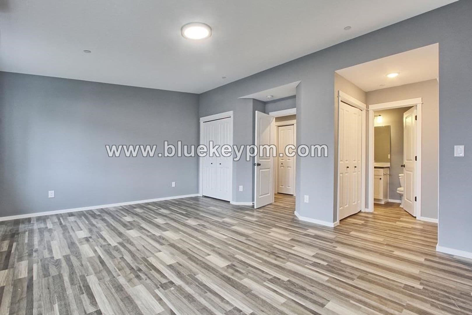 La Center House: 318 East 7th Street