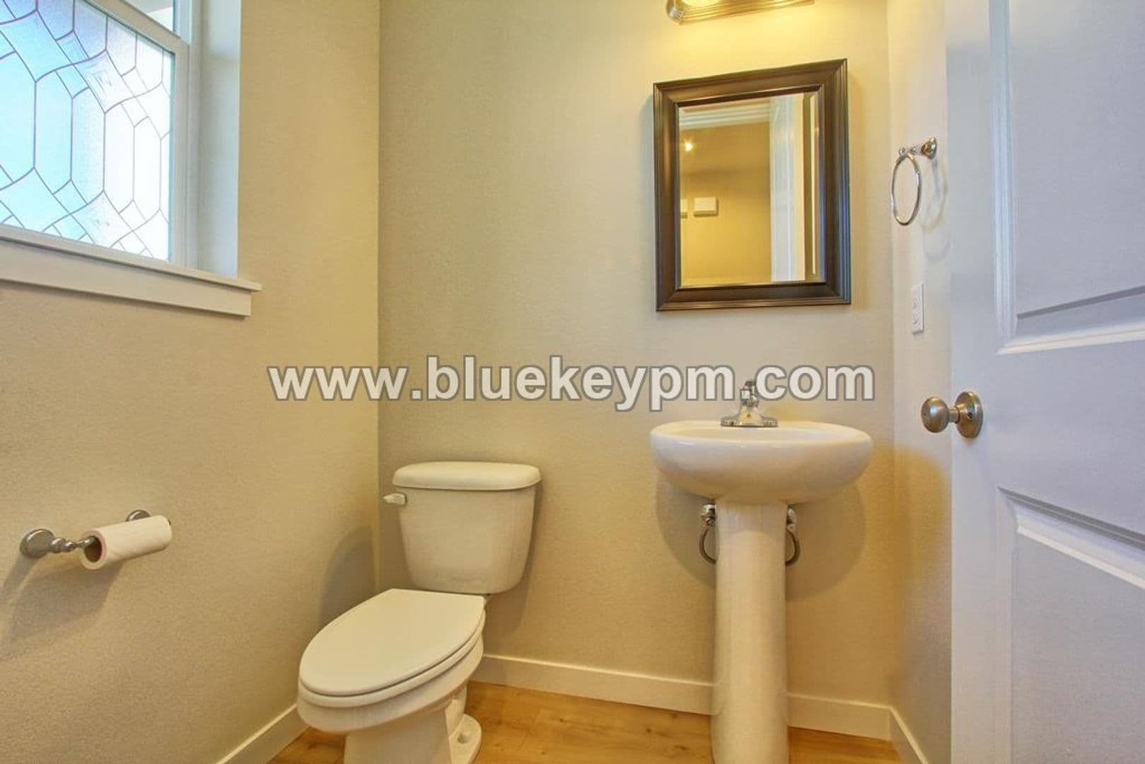 Ridgefield House: 213 S. 88th Drive