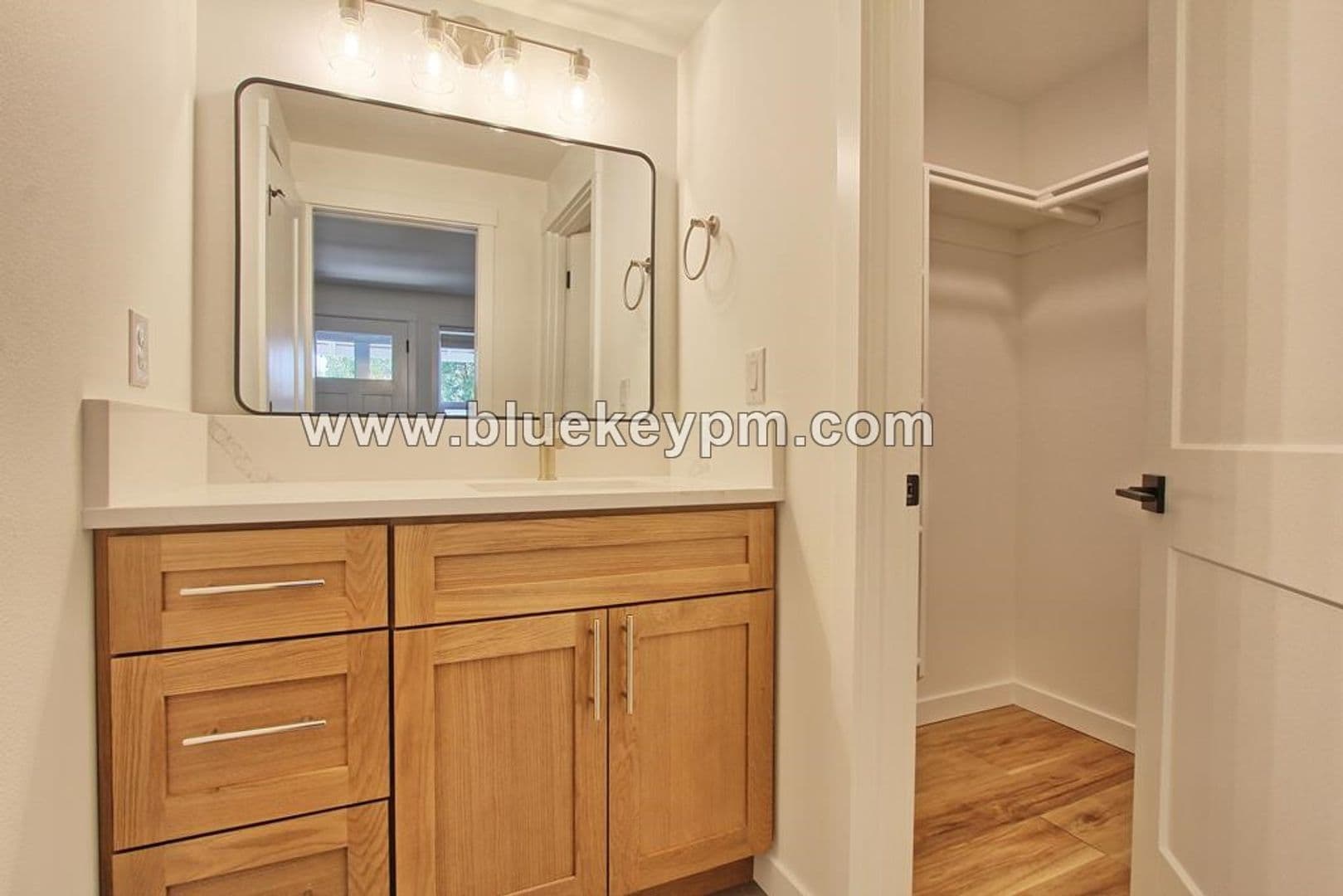 Vancouver House: 707 NE 160th Avenue