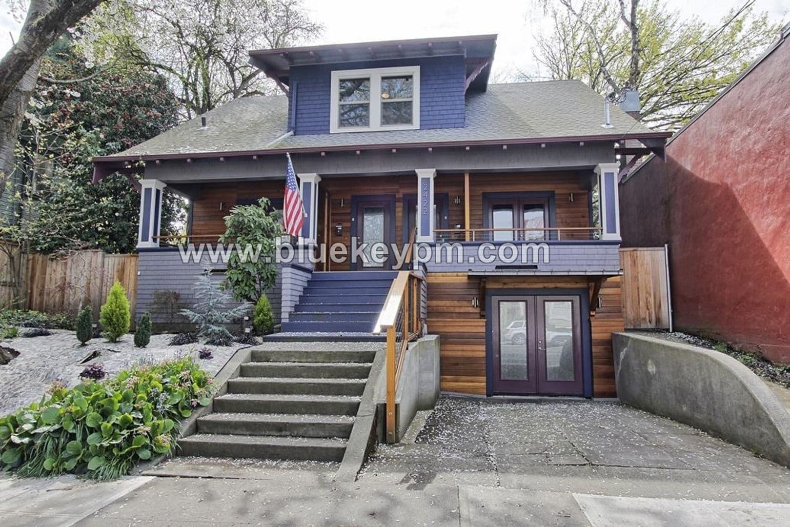 Portland Apartment: 2422 NE Glisan Street