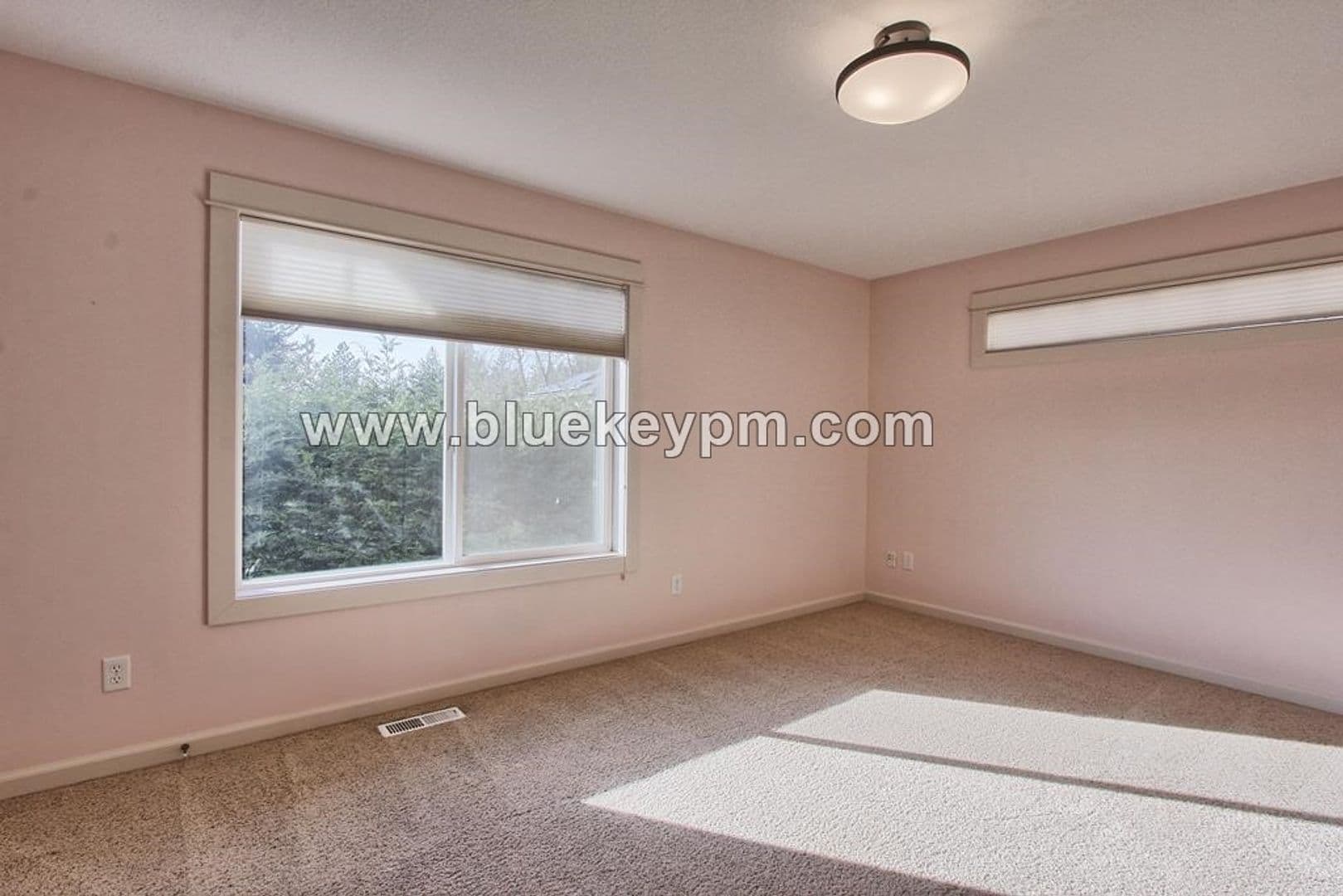 Portland House: 561 NW Lamonde Terrace