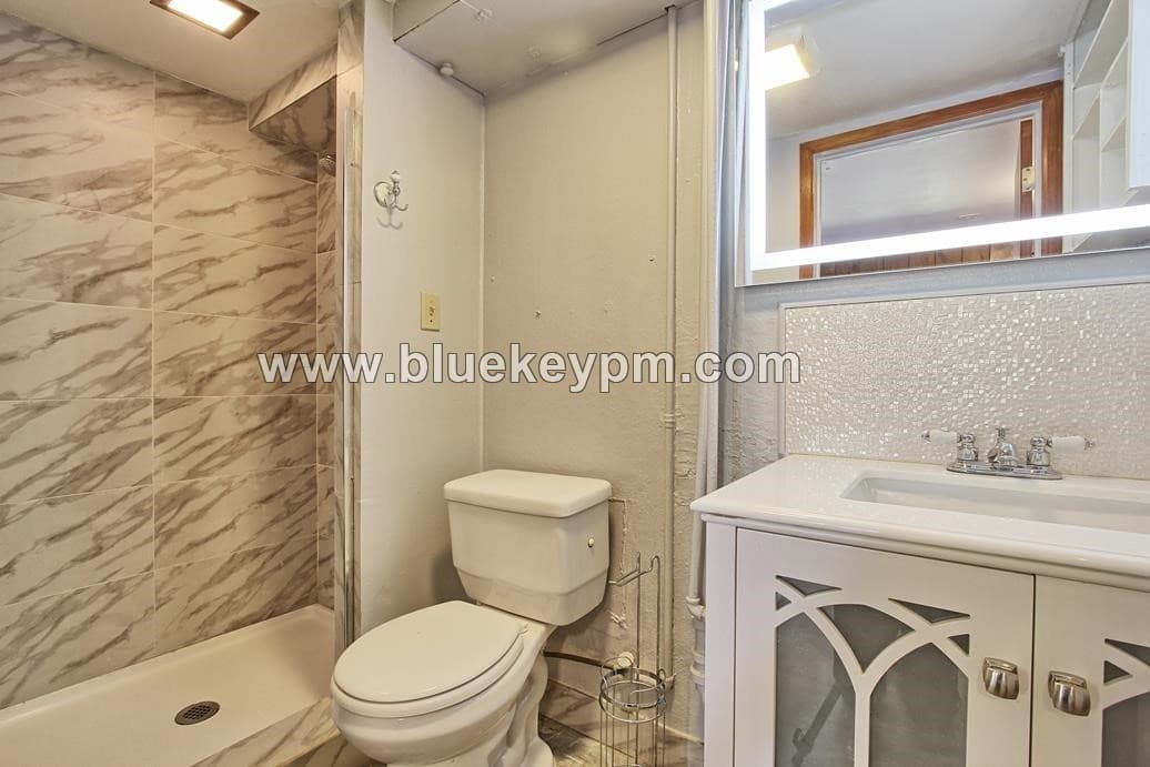 Portland House: 2952 SW Huber Street  Unit B