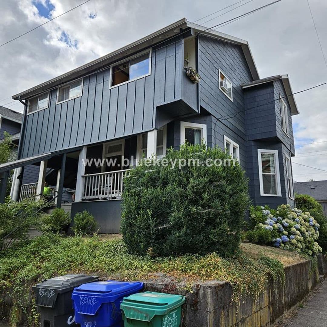Portland Apartment: 1935 SE Washington Street